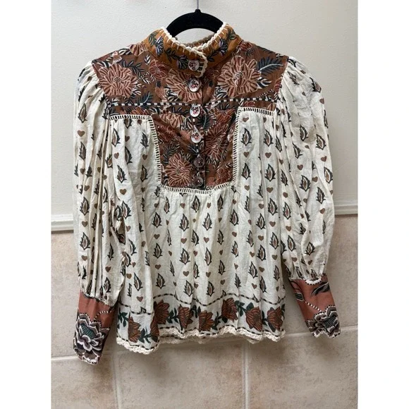 FARM Rio Ainika Cotton Floral Blouse.Beige Cream. Sz XS $198. NWOT